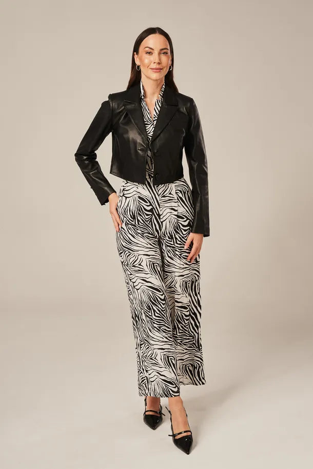 Elvane - Women's Cropped Black Leather Blazer